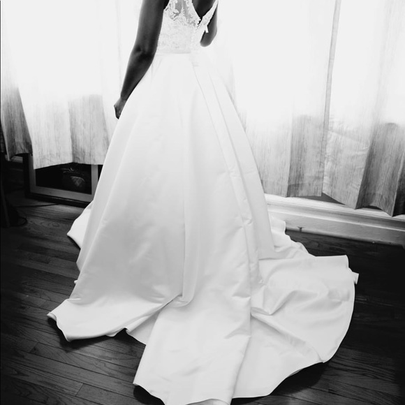 Beautiful dress - Picture 2 of 2